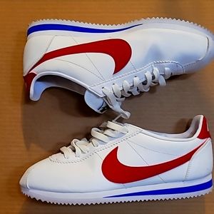 10.5 Nike Swoosh Shoes